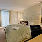 Luxurious West Kensington Flat With City Views
